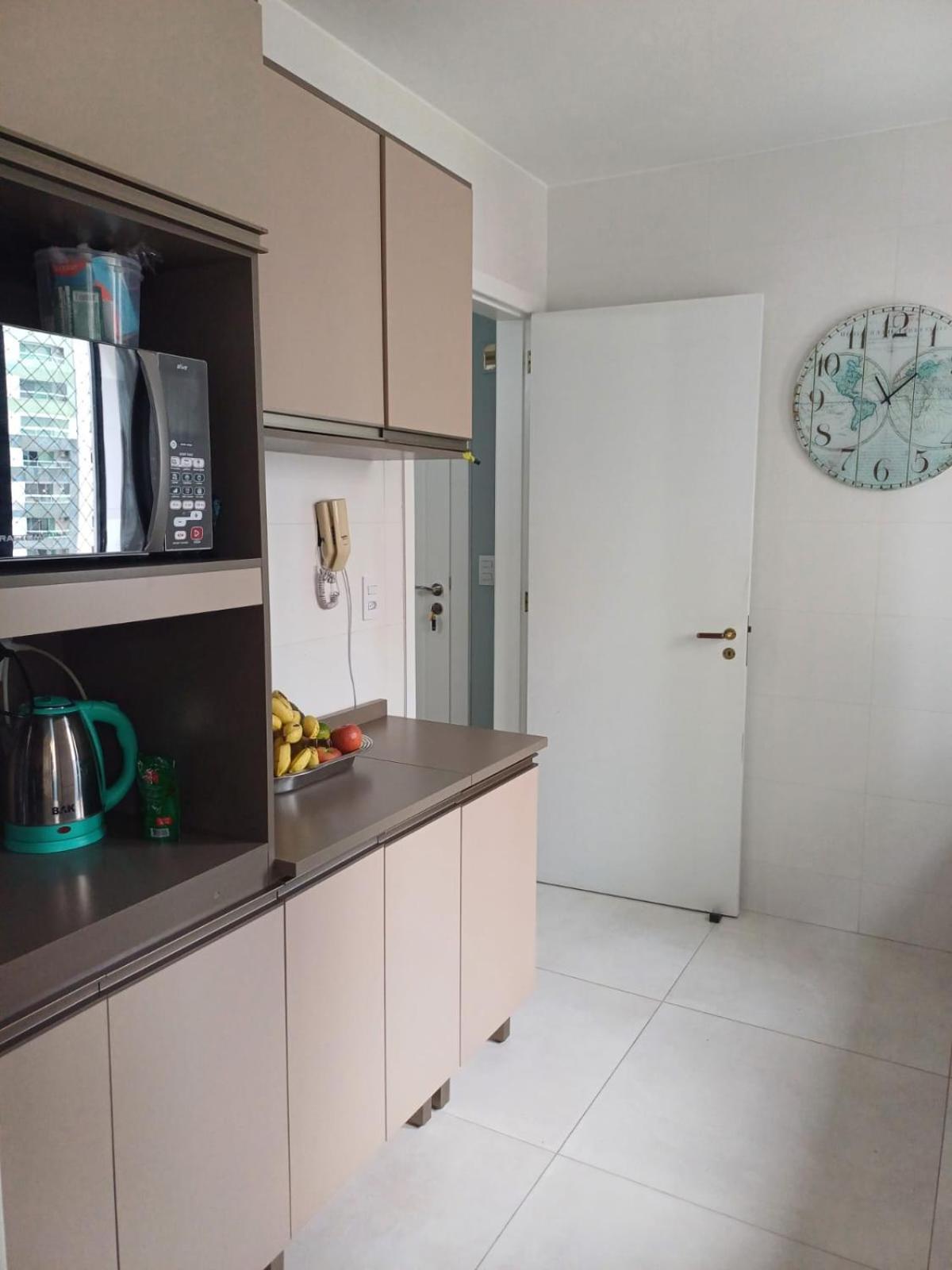 Apto A Uma Quadra Da Balneário Camboriú